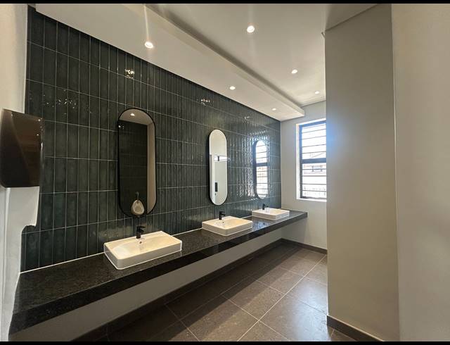 198M² BUILDING TO LET IN MAITLAND